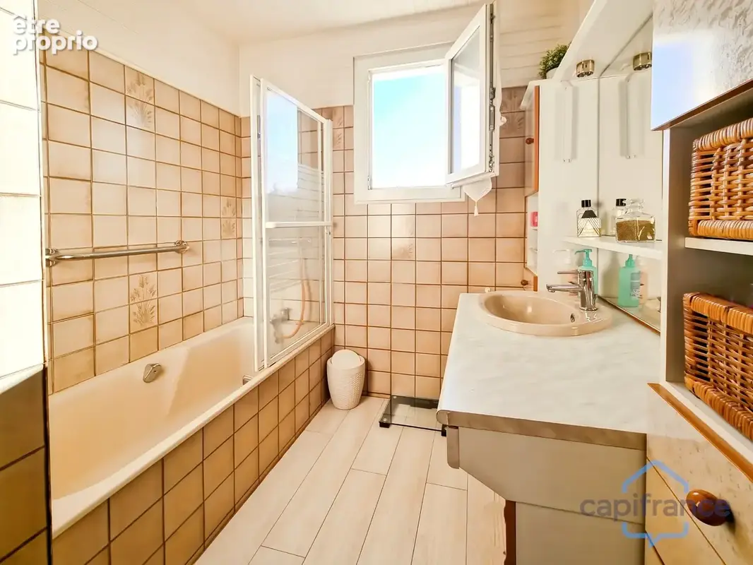 Maison familiale ou 2 habitations - 222m² avec 7 pièces (5 chambres) - Terrain de 830m² avec Piscine - CASTRIES (34) - photo 18