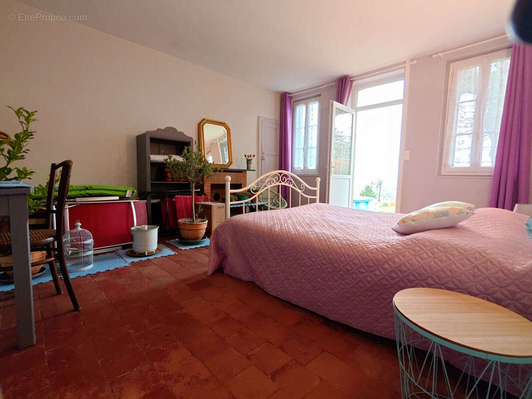 Maison à CHATEL-DE-NEUVRE