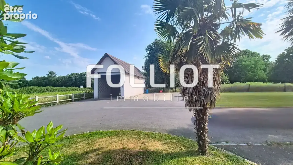 À vendre Terrain à bâtir de 558 m² avec garage de 50 m² à Saint-Planchers - photo 4