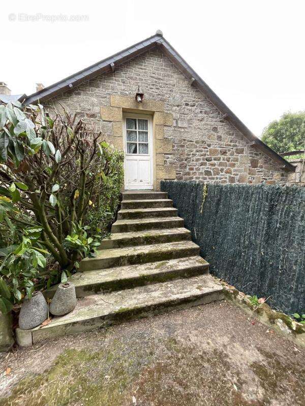 Maison à SAINT-THUAL
