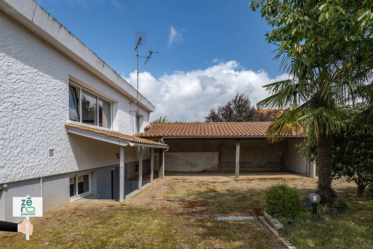 Maison à LES HERBIERS