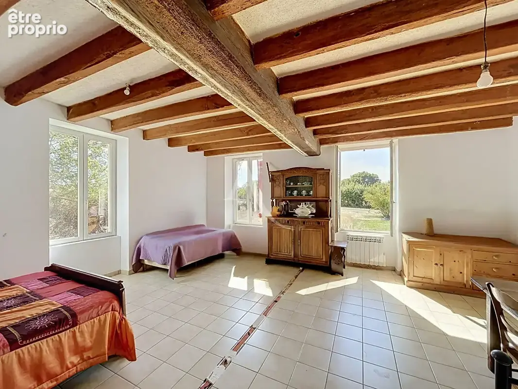 Montilliers - Longère avec dépendances sur plus de 5,5 hectares, sans voisinage - photo 5