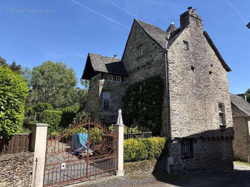 Maison à SEGUR-LE-CHATEAU