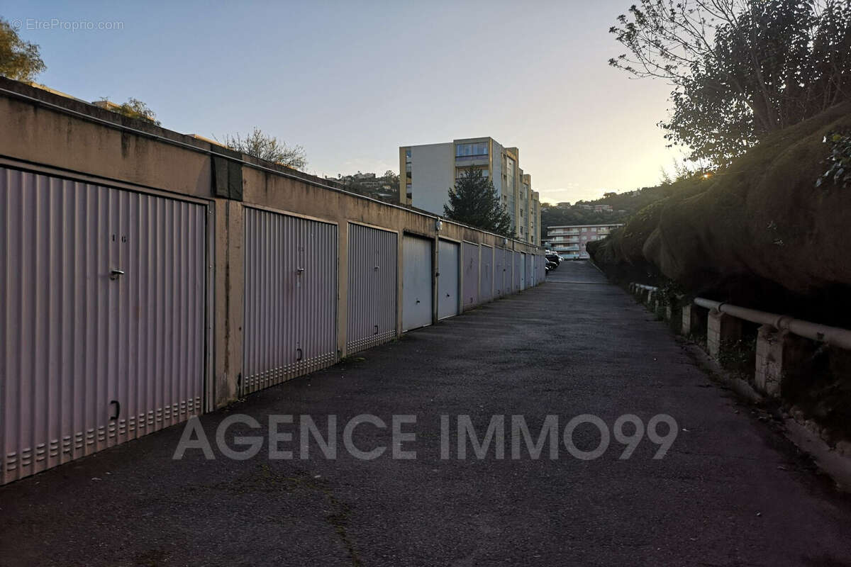 Parking à MANDELIEU-LA-NAPOULE