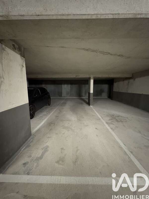 Photo 2 - Parking à MASSY