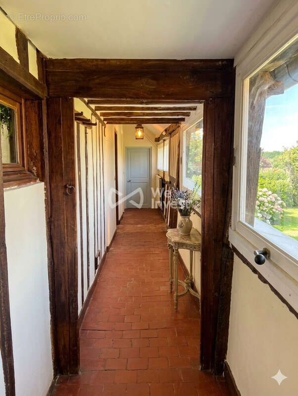 Maison 260 m² à Ivry-Le-Temple  - photo 4