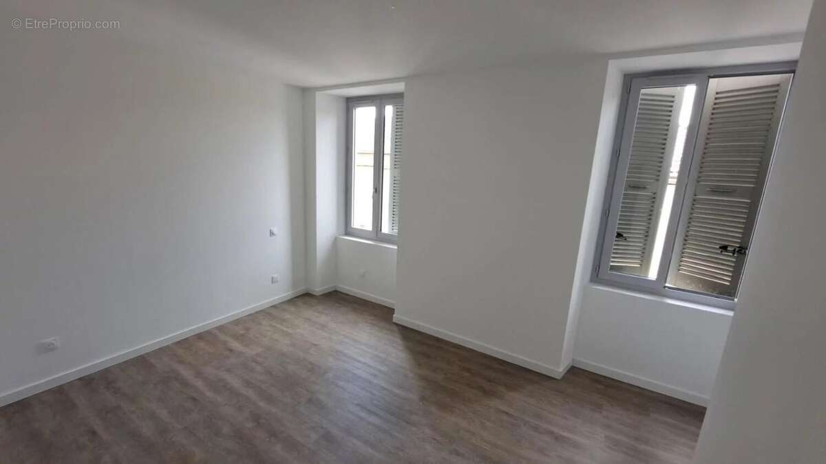 Appartement à SAINT-ETIENNE-DE-SAINT-GEOIRS