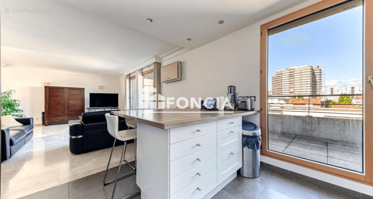 Villeurbanne gratte-ciel – duplex 147m² – dernier étage – terrasse & vue dégagée - photo 6