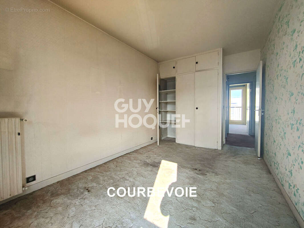 Appartement à COURBEVOIE