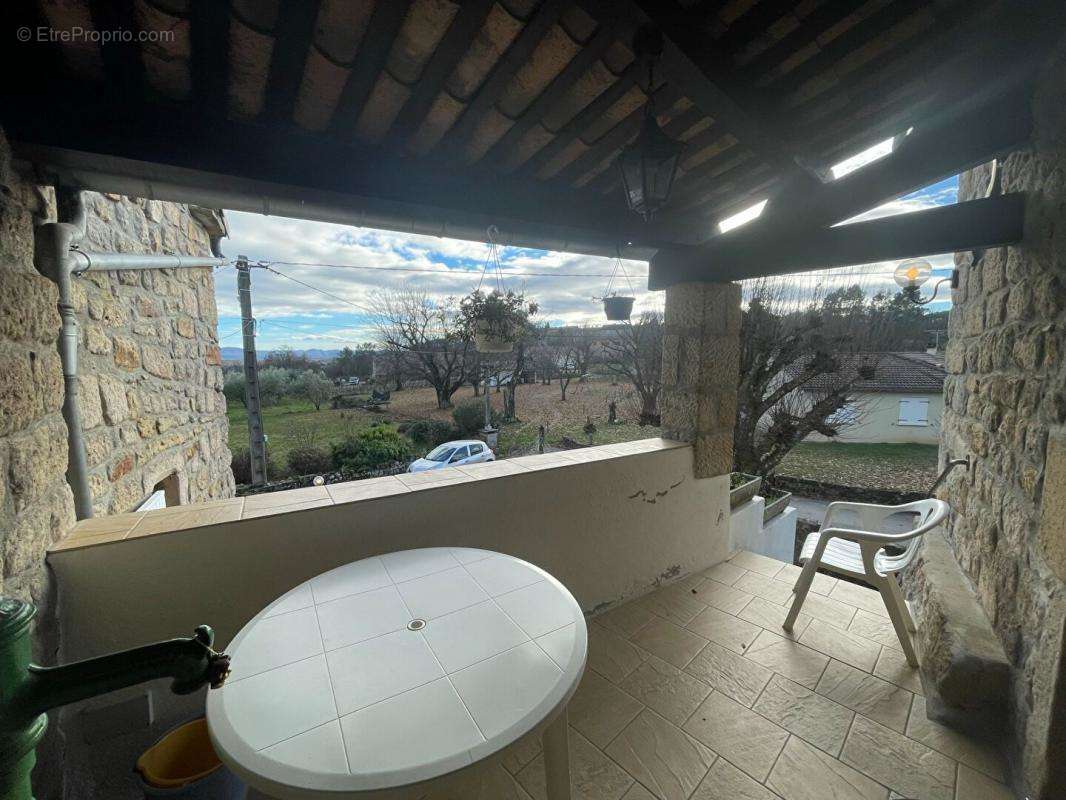 Maison à SAINT-GENEST-DE-BEAUZON