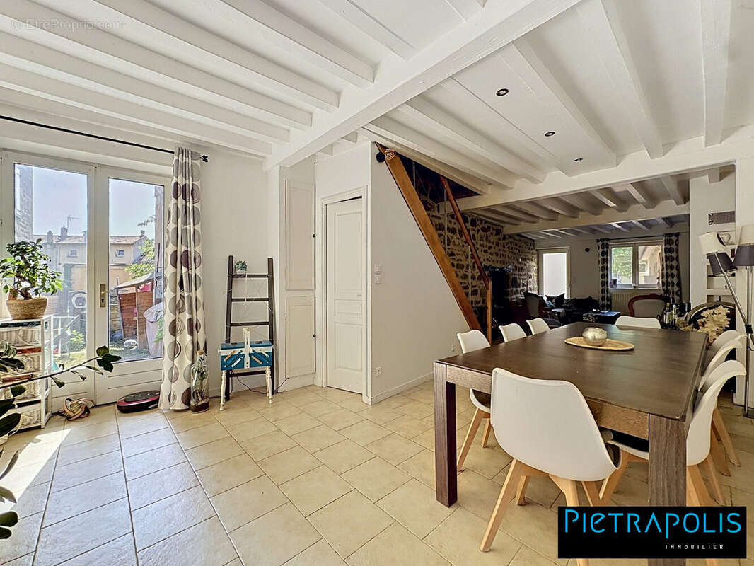 Maison 175 m² à Soucieu-En-Jarrest  - photo 9