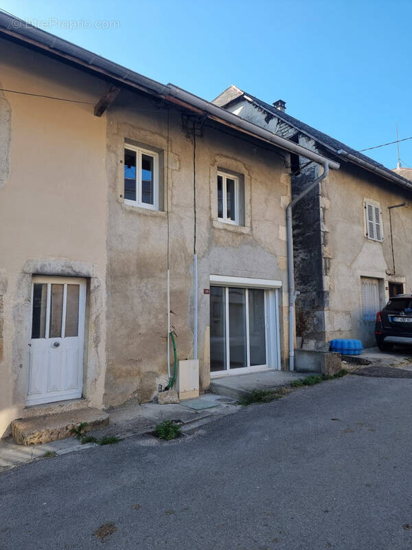 Maison à CHAMPAGNE-EN-VALROMEY