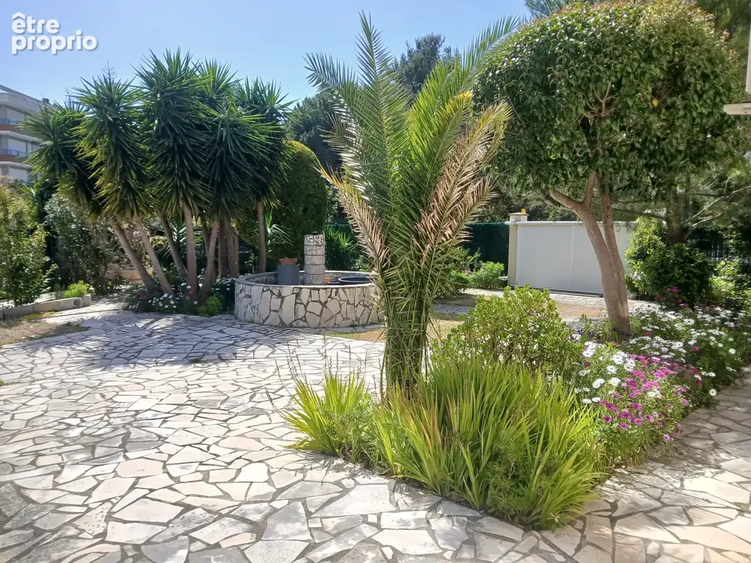 LA GARDE - Maison 6 pièces avec double garage et dépendances - photo 2