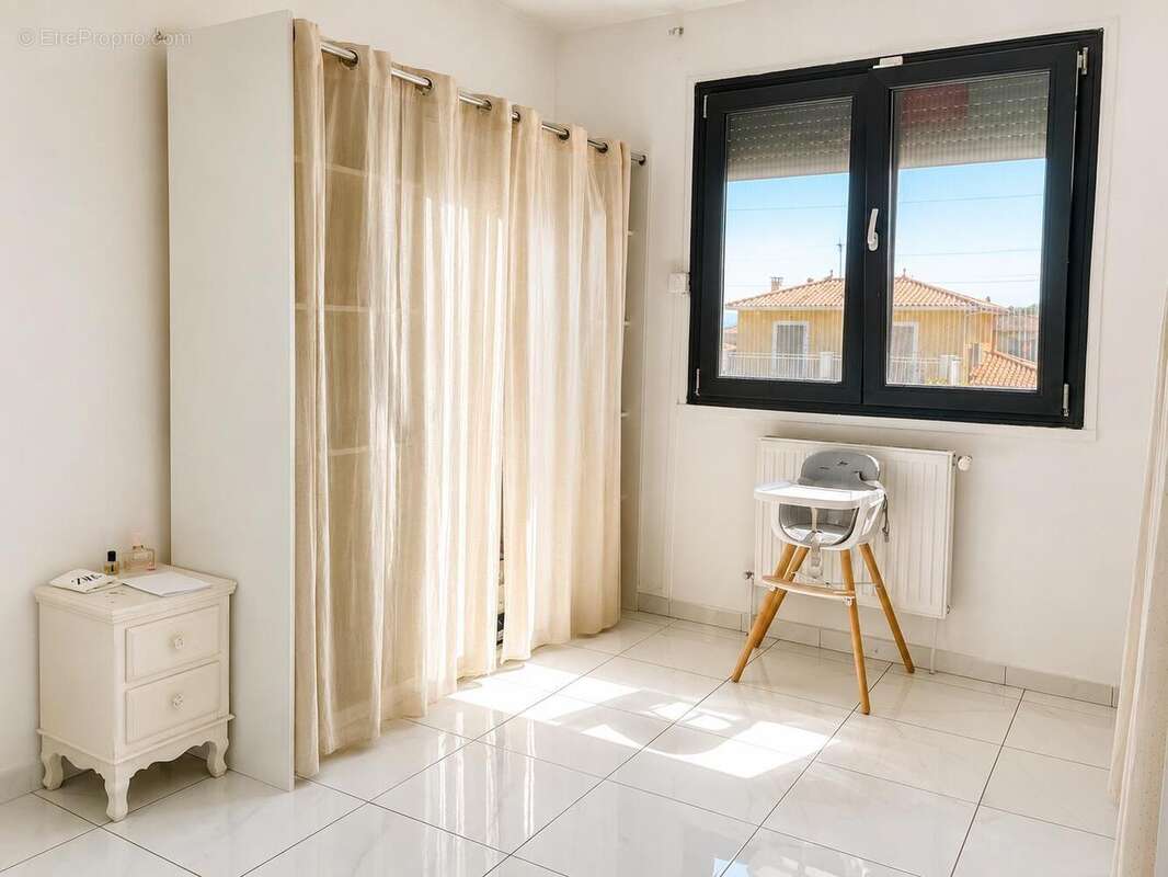 Maison 176 m² à Pusignan  - photo 8