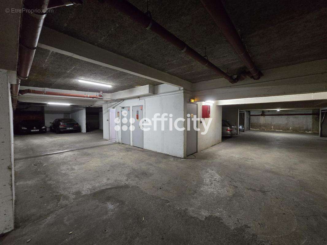 Parking à CANNES