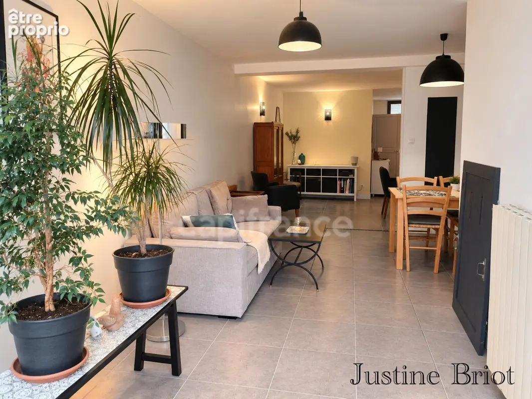 Maison de ville 123 m² – Nevers – Cour & beaux volumes - photo 2