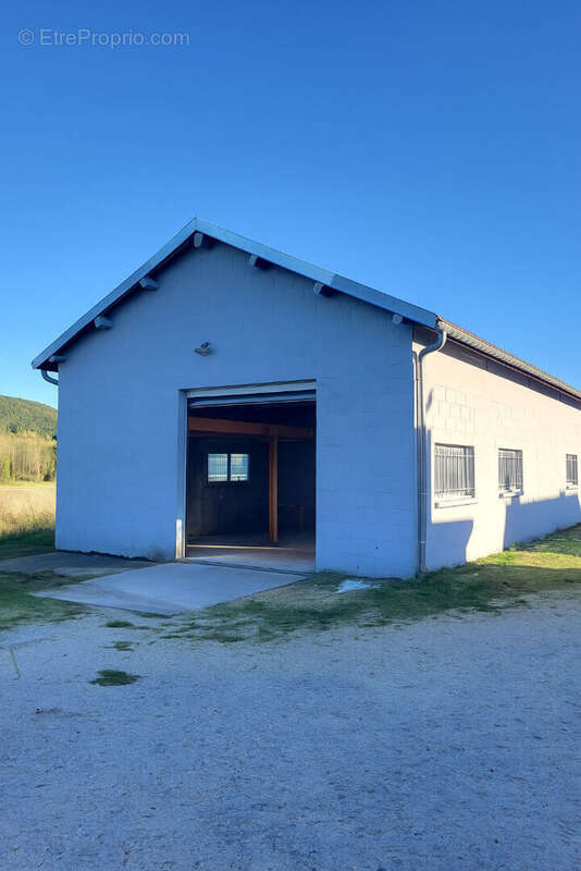 Commerce à VILLE-SOUS-LA-FERTE