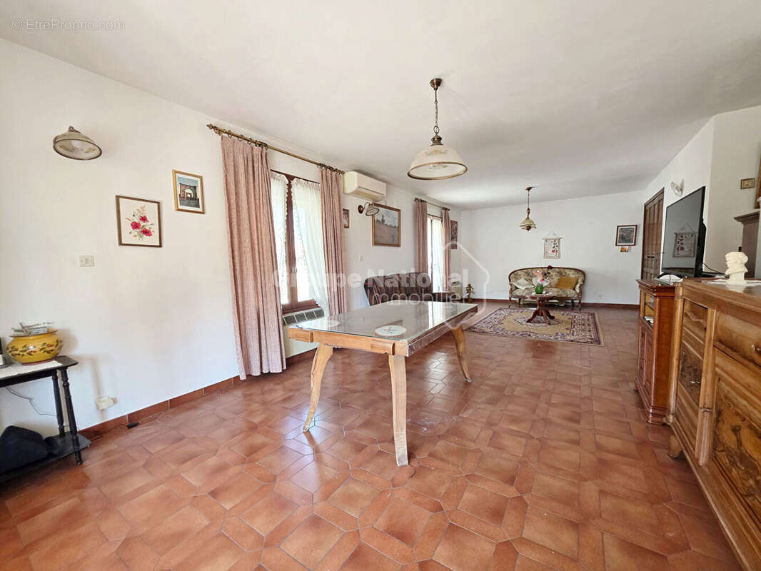 Maison 4 pièces 100 m² - MIRAMAS - photo 7