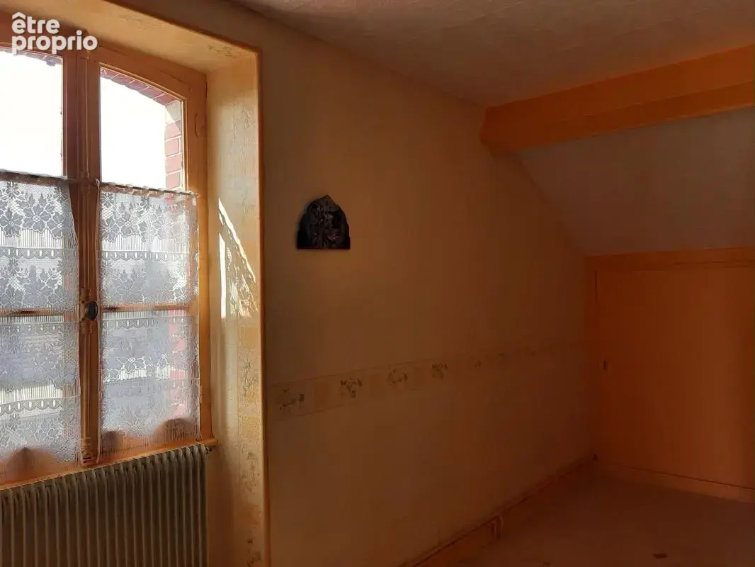 Maison mitoyenne sur 2 niveaux avec potentiel d'agrandissement ou création de logement supplémentair garages et dépendances - photo 11