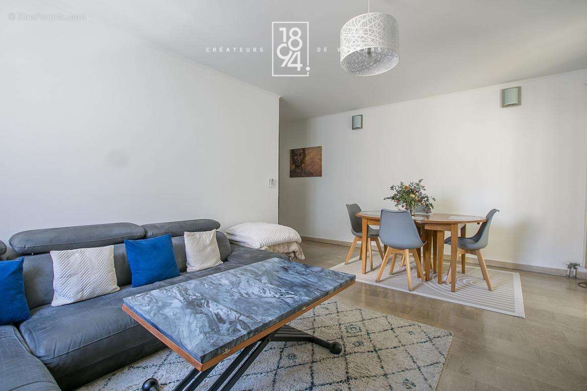 Appartement à MARSEILLE-2E