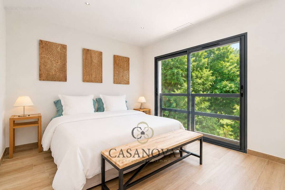 Propriété avec piscine intérieure et extérieure avec terrain de 5 300 m² à Sumène - photo 18
