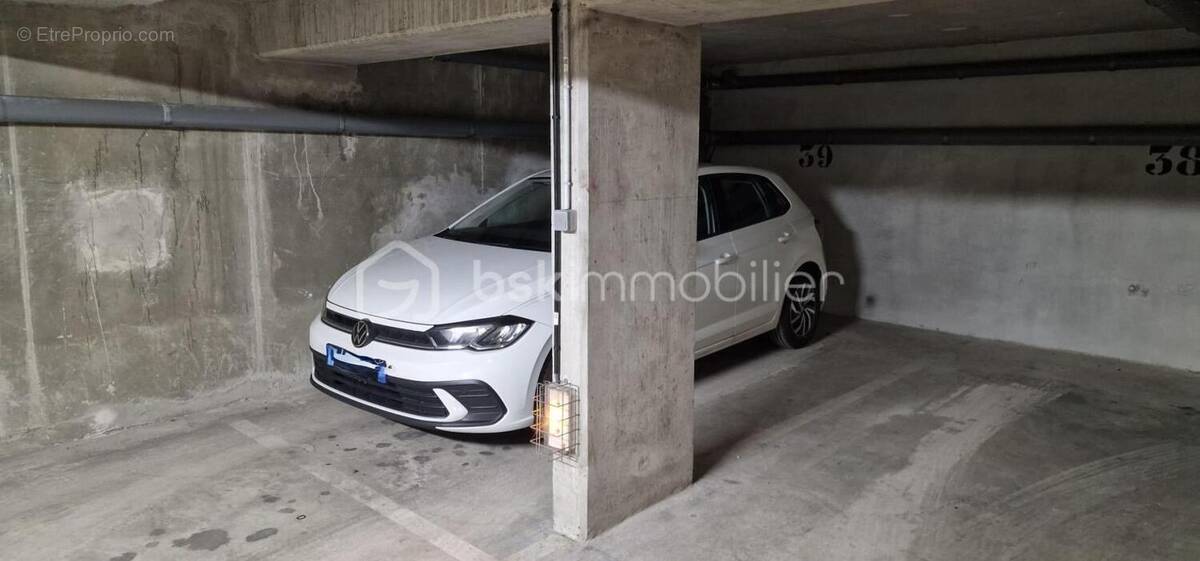 Parking à TRIEL-SUR-SEINE