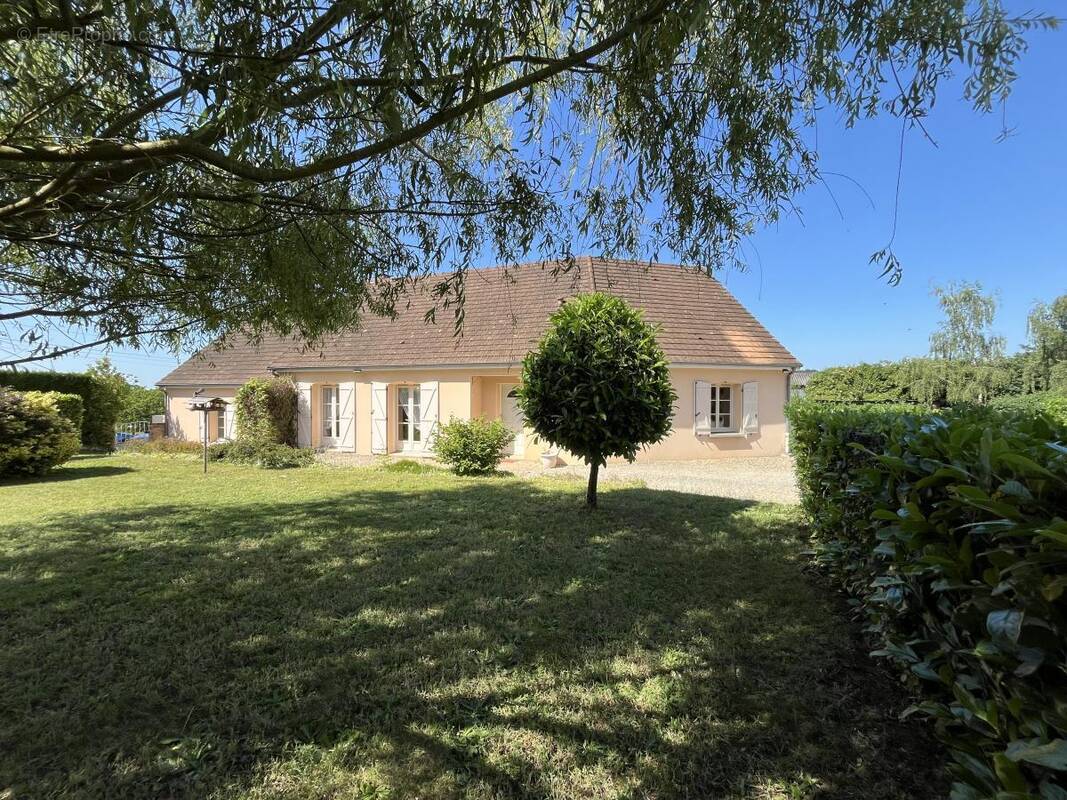 Maison à SAINT-MICHEL-DE-CHAVAIGNES