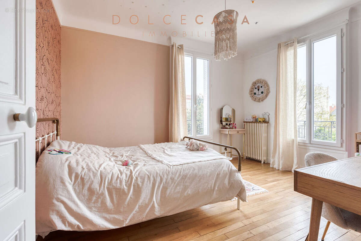 Limite NOGENT SUR MARNE - Maison de 210 m2 avec dépendance - photo 6