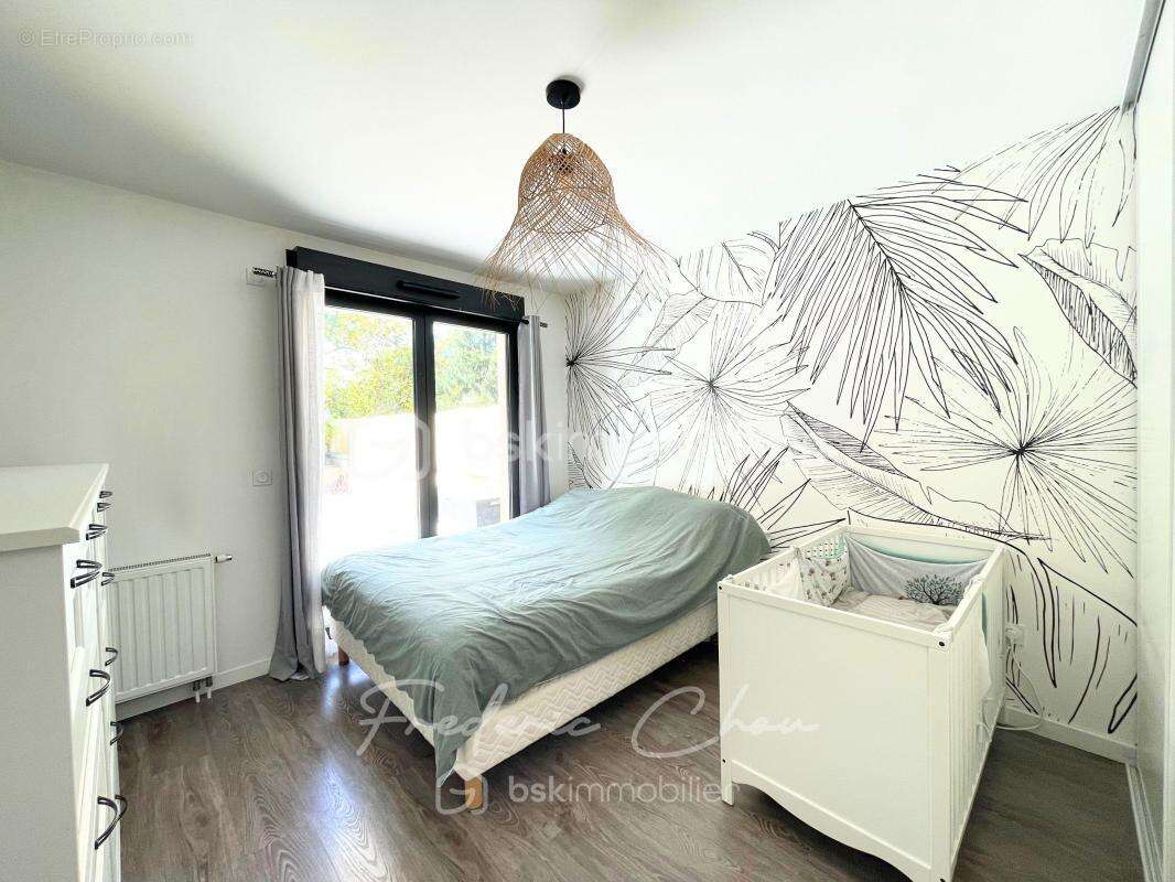 Appartement à VAUJOURS