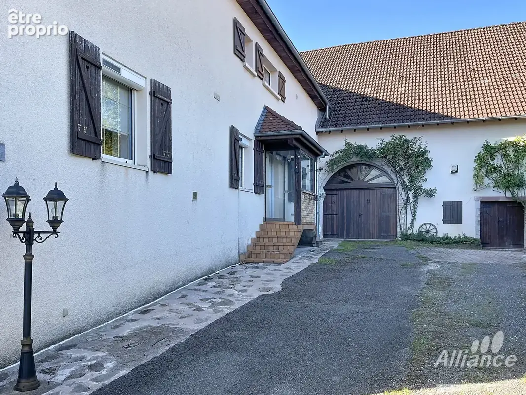 Maison avec 4 chambres terrain 1835  m2 avec grange - photo 4