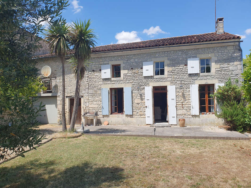 Maison type charentaise avec beaucoup de cachet et de caractère - photo 8
