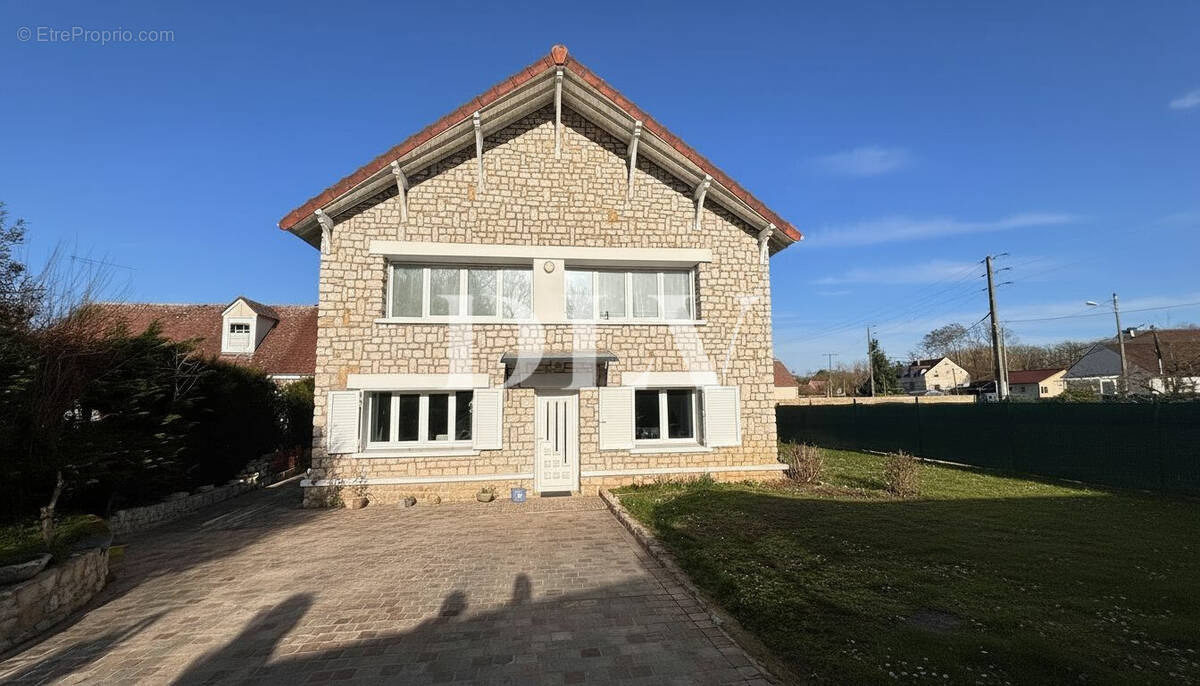 FACADE AVANT - Maison à LARCHANT