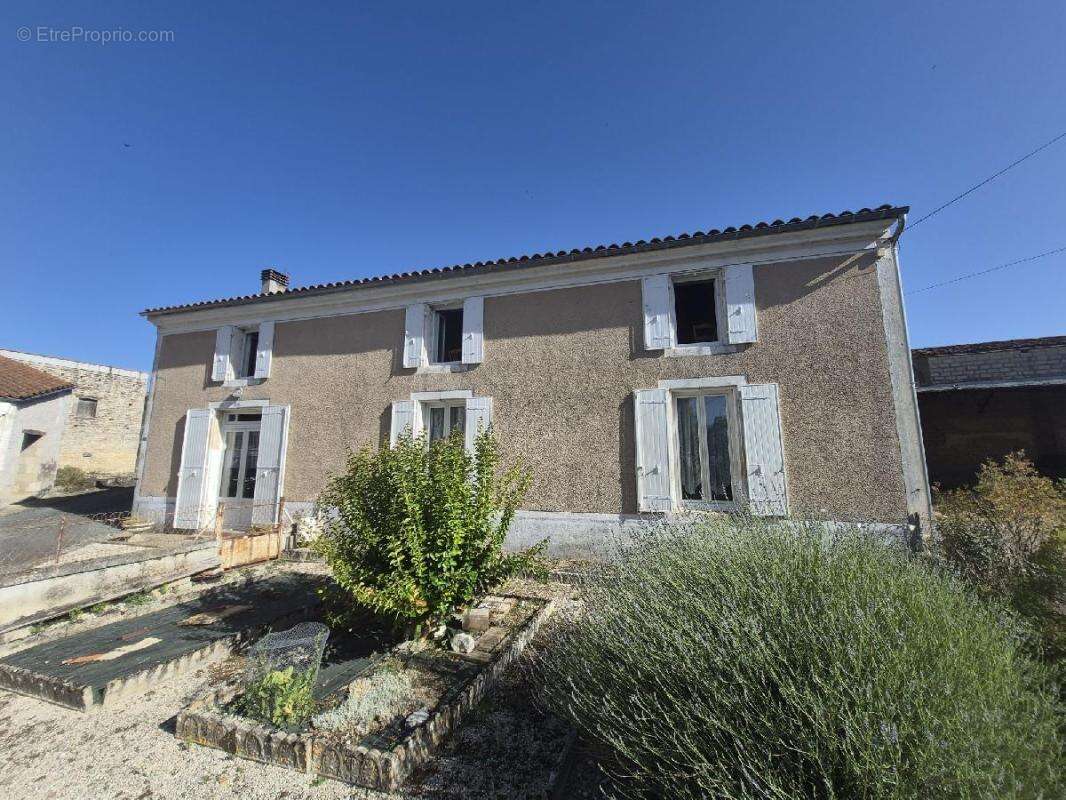 Maison 130 m² à Loire-Sur-Nie  - photo 2