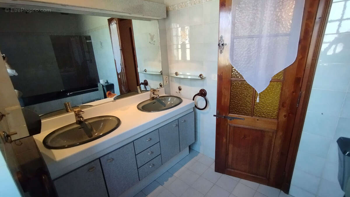 Maison à YZEURES-SUR-CREUSE