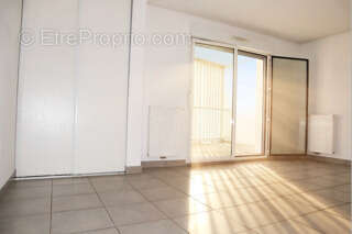 Bx Lac - Proche toutes commodités - Bel appartement T2 (46m2) TBE avec Balcon et parking privatif - photo 3