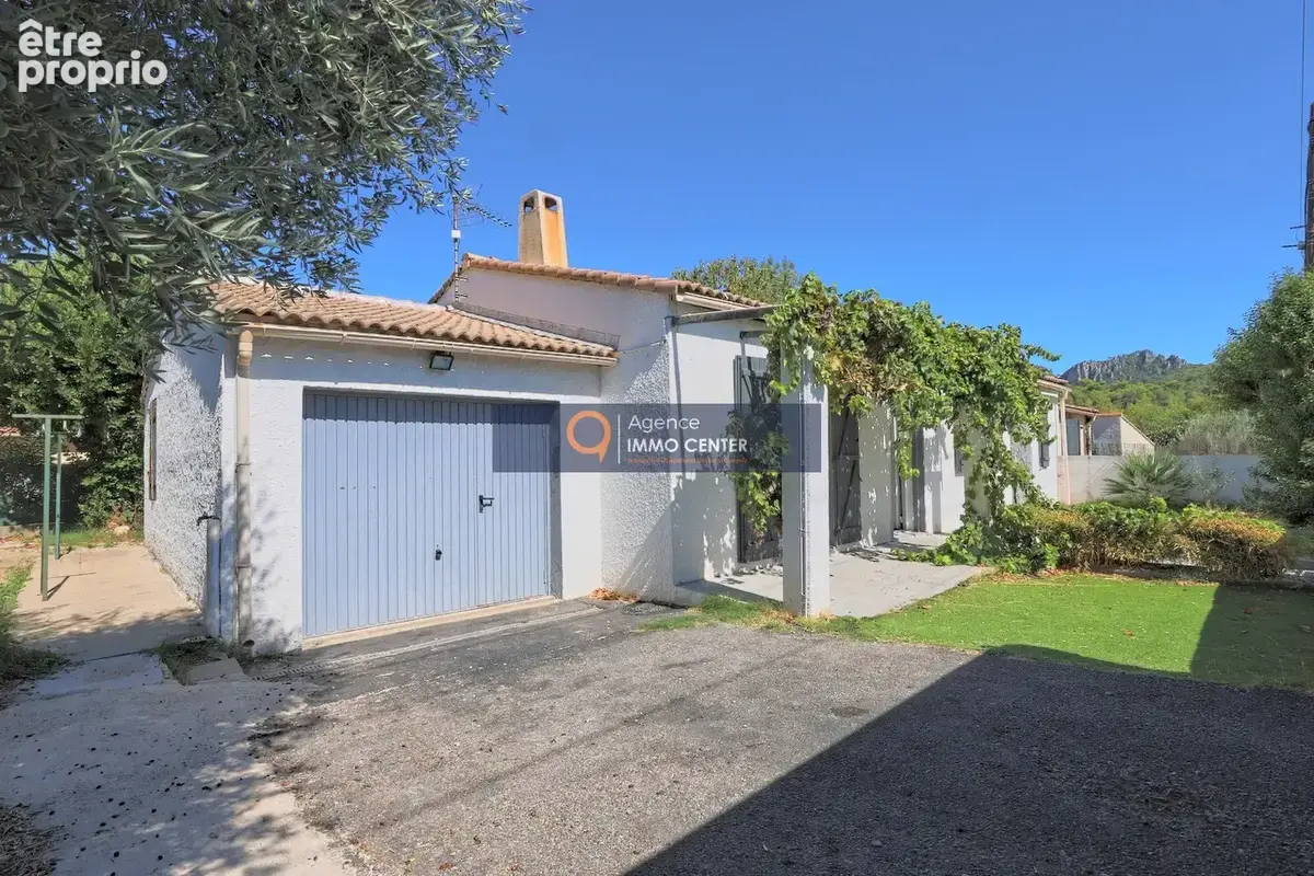 Photo Maison à La Roquebrussanne au prix de 319 000€