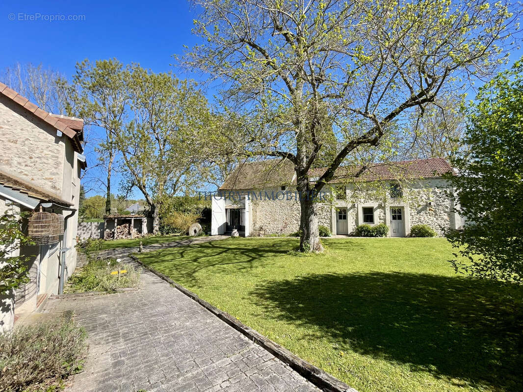 Maison à THOIRY