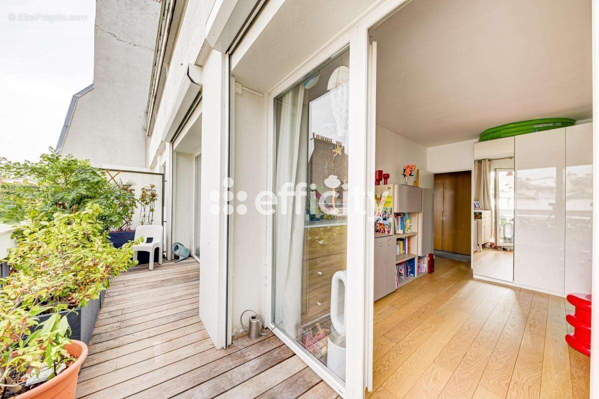 Appartement à PARIS-16E
