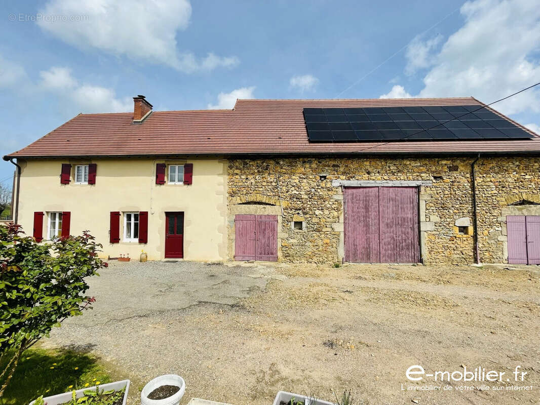 Maison à SAINT-CHRISTOPHE-EN-BRIONNAIS