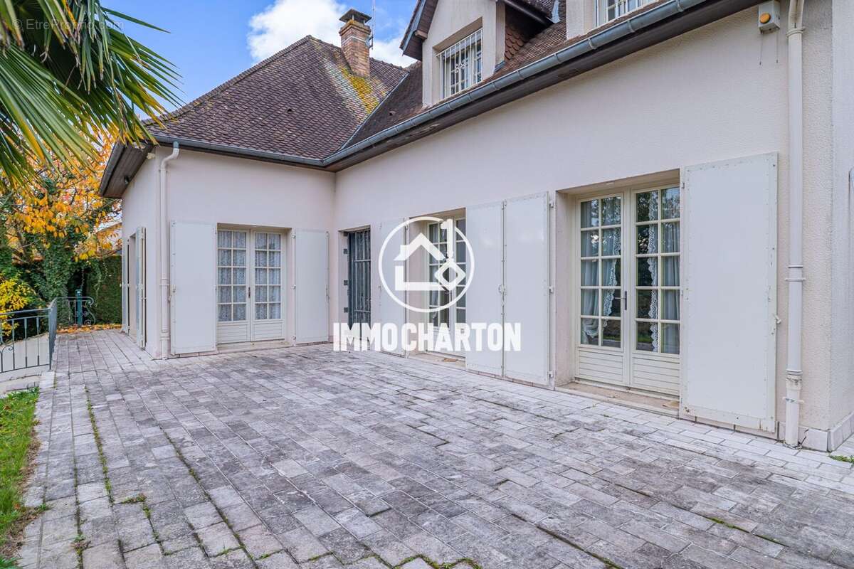 Maison 212 m² à Le Mans  - photo 1