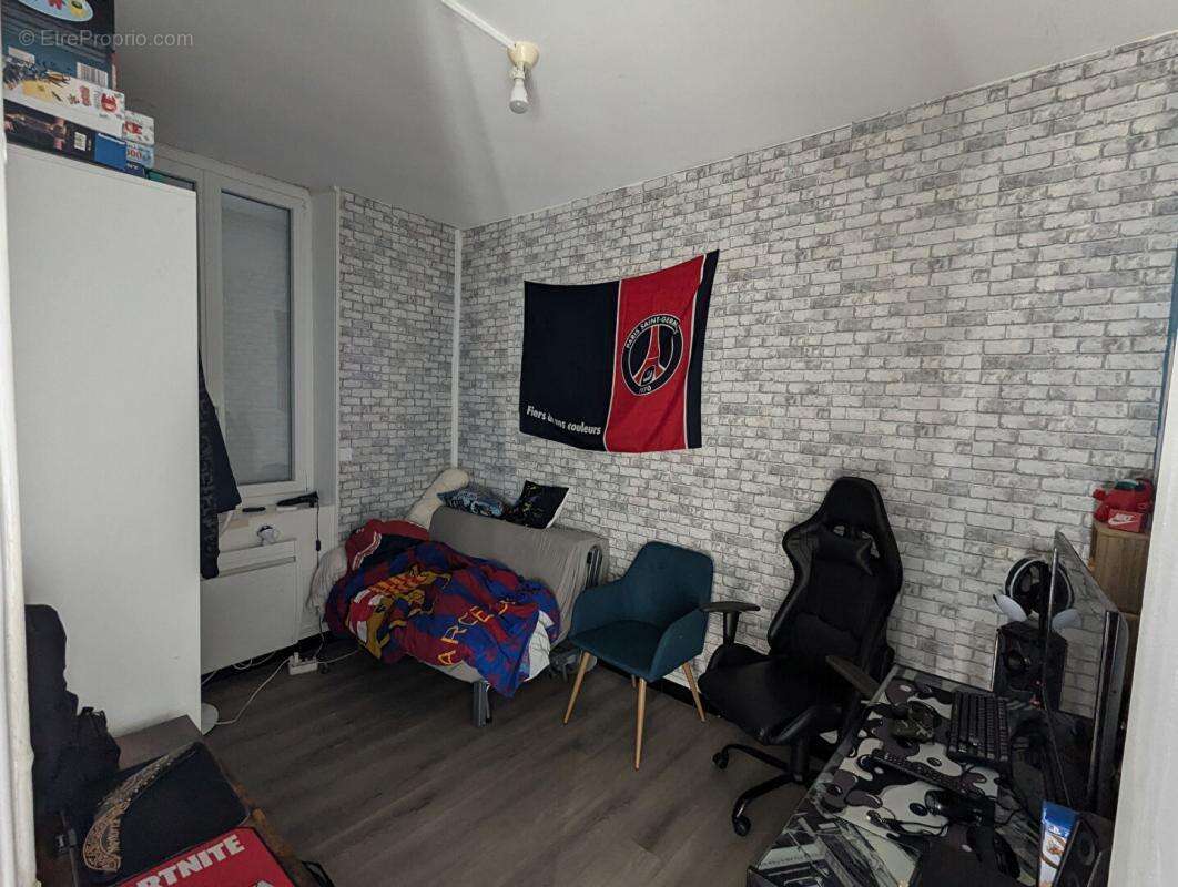 Immeuble de rapport: 2 appartements et local commercial - photo 6