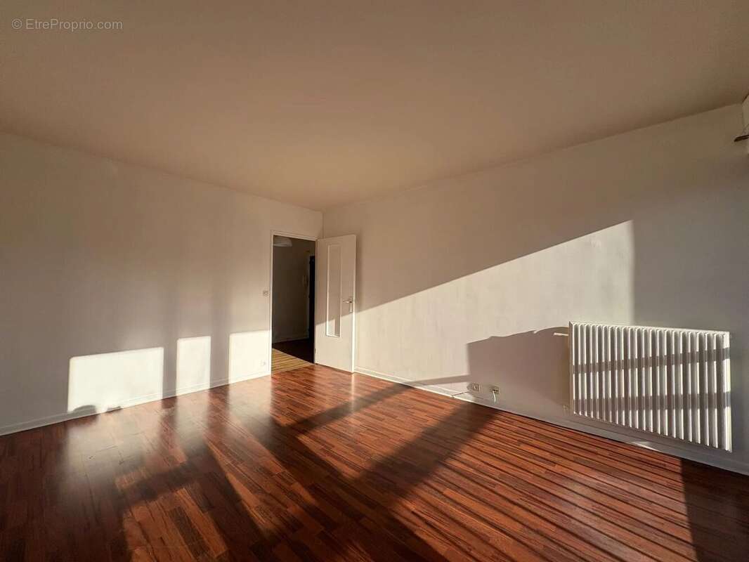Appartement à LES CLAYES-SOUS-BOIS