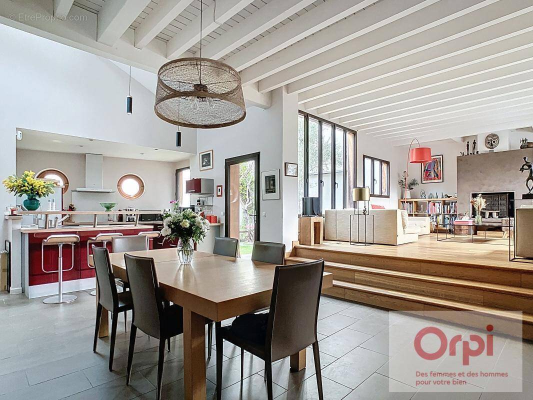 Maison à ISSY-LES-MOULINEAUX