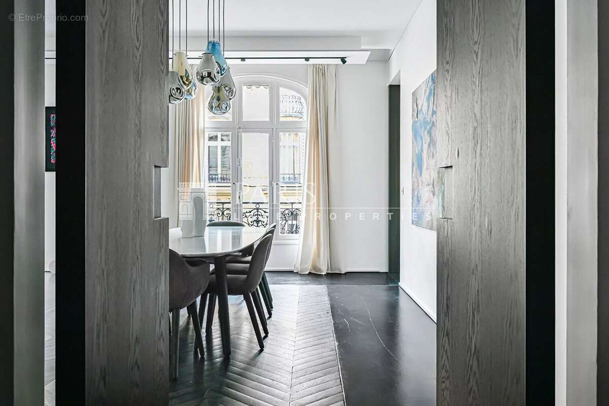 Appartement à PARIS-17E