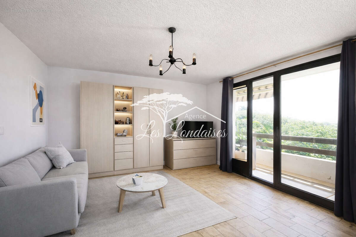 Appartement à LA LONDE-LES-MAURES