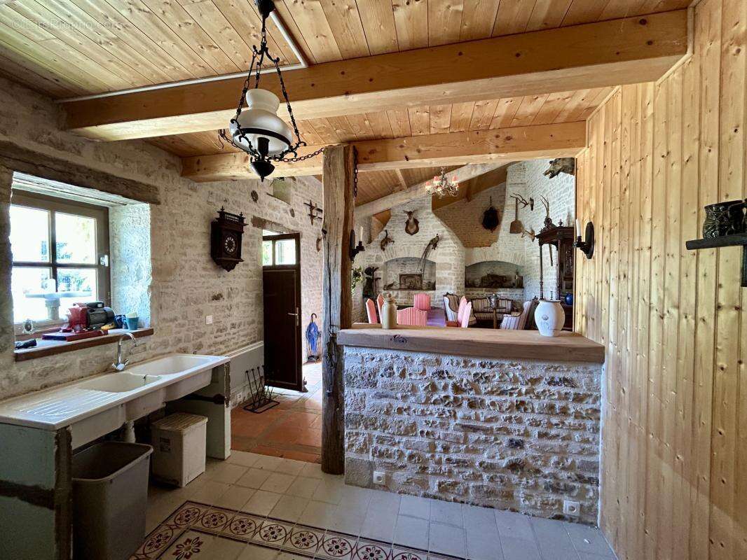 Maison à AIGRE