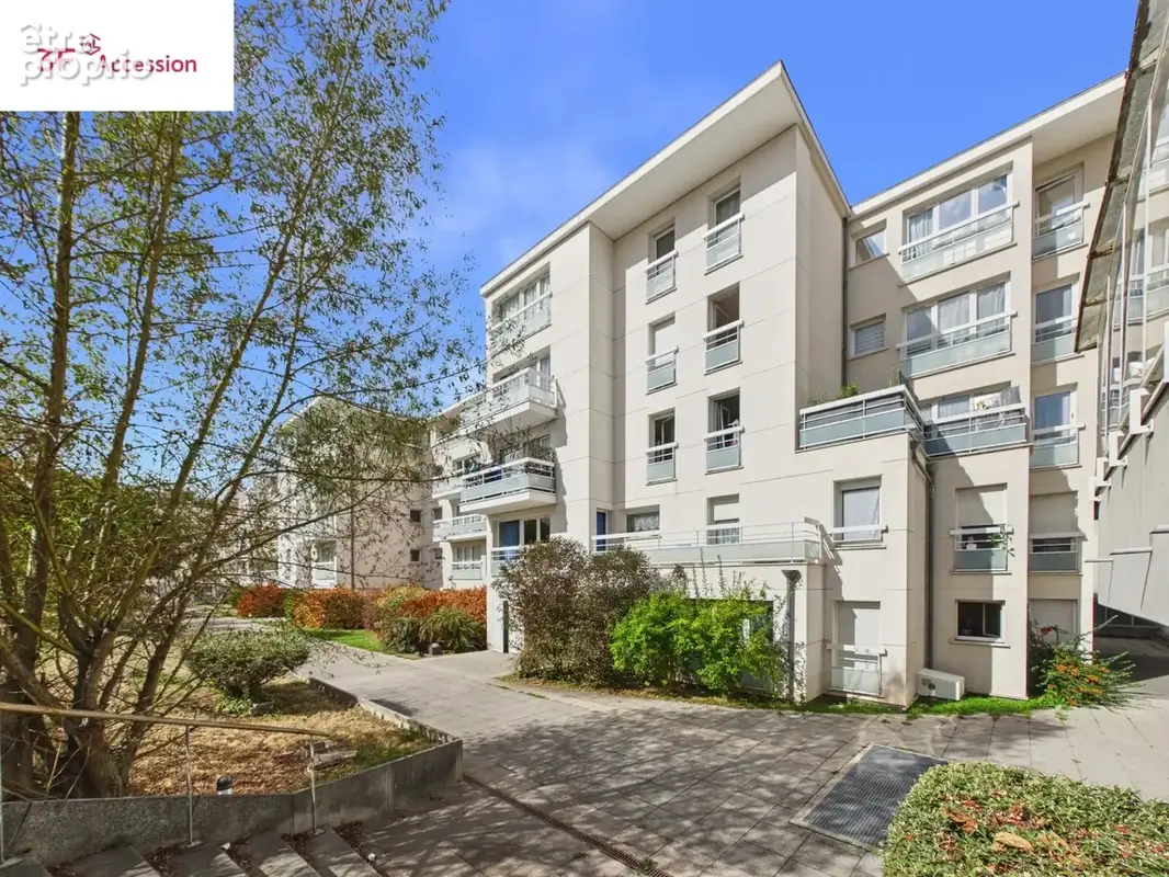À VENDRE – Beau 2 pièces de 52,05 m² avec balcon, ascenseur, parking et cave - photo 11