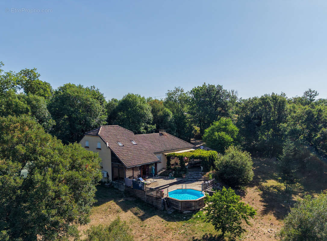 Agréable Contemporaine sur 2500 m2 avec vue et piscine hors sol - photo 2