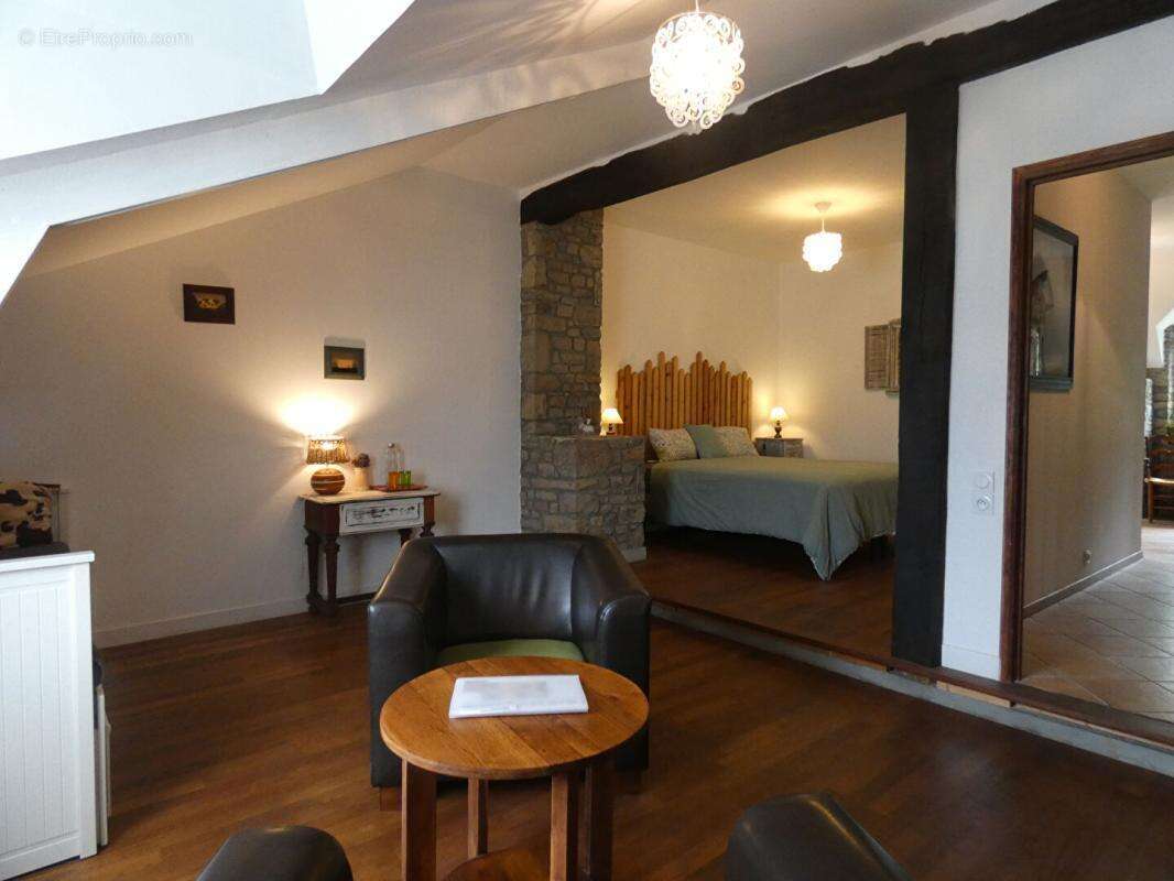 En Basse Normandie : Manoir de 331m2 de 8 pièces sur plus de 6 hectares ! Belle rénovation ! - photo 14