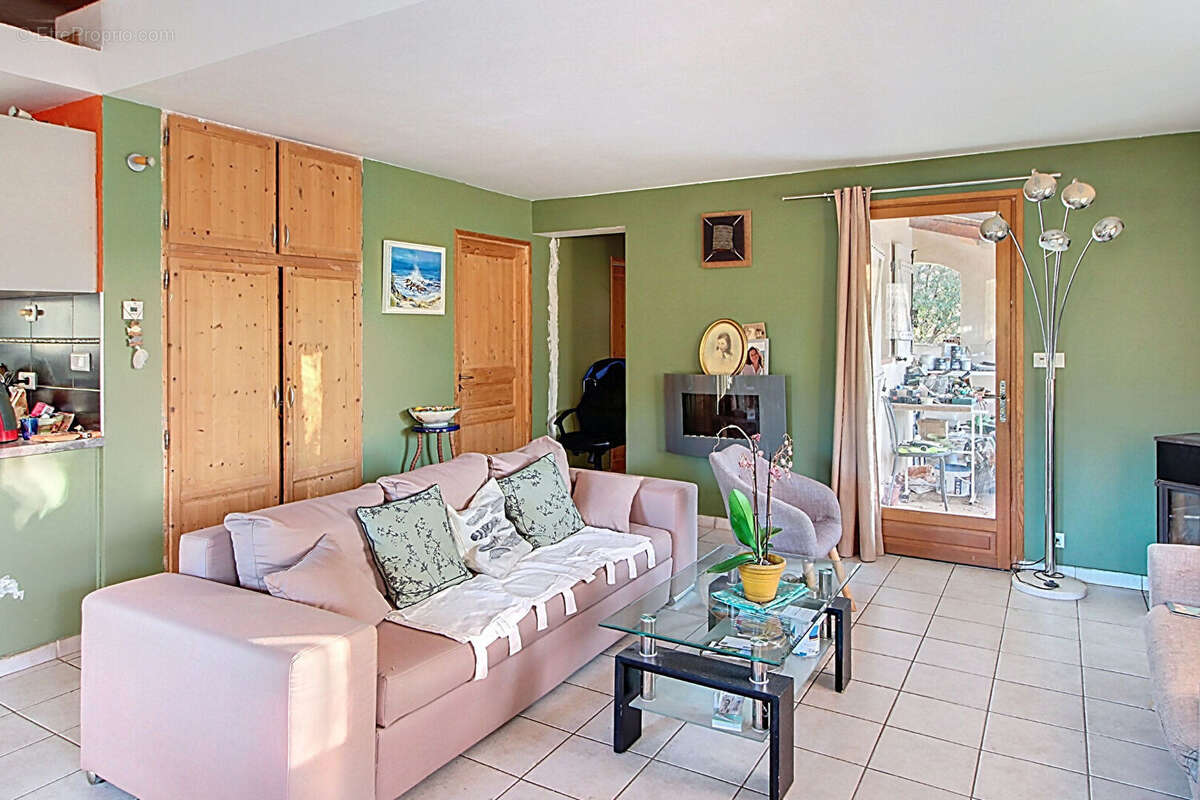 Maison à ENTRECASTEAUX